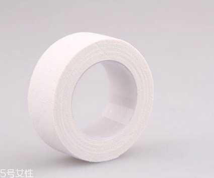 醫(yī)用膠布留下的膠痕怎么去除？