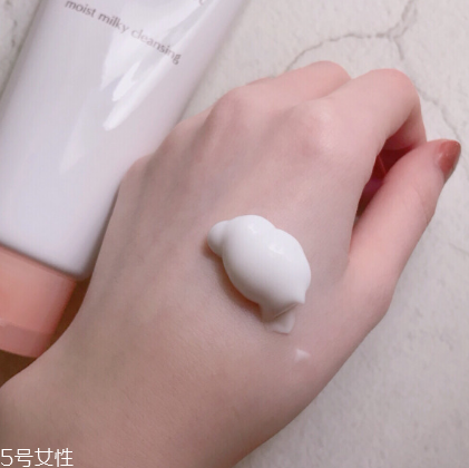 卸妝乳可以當(dāng)洗面奶用嗎？卸妝乳當(dāng)洗面奶用可以嗎？