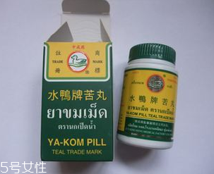 水鴨牌苦丸的功效 水鴨牌苦丸治什么?。?></p><p>可以說檸檬是我們?nèi)粘Ｉ钪袠O為常見的一種非水果，同時它也是世界上最有藥用價值的水果之一。經(jīng)過大量的研究發(fā)現(xiàn)，檸檬中含有大量的營養(yǎng)物質(zhì)，其中以維生素c、糖類、鈣、磷、鐵、維生素b1、維生素b2等營養(yǎng)成分最為豐富。而且一直以來檸檬還具有“消炎果”的美稱，適當(dāng)食用可起到天然抗生素的作用。</p><p>而且經(jīng)常吃檸檬還可以起到抗菌消炎、增強(qiáng)人體免疫力的作用。檸檬最好不要直接食用，因為其酸性極強(qiáng)，直接食用的話將會嚴(yán)重腐蝕牙齒。不妨將檸檬榨汁飲用，在放入適量的蜂蜜，可有效緩解緩解牙齦紅腫等癥狀。</p> </div>
<div align=