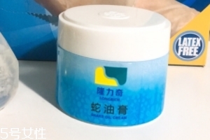 蛇油膏治腳氣嗎？腳氣可以用蛇油膏嗎？