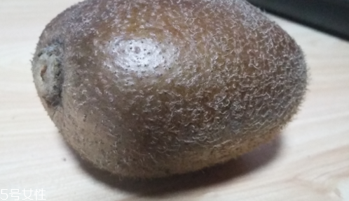 綠心獼猴桃硬的能吃嗎？硬的綠心獼猴桃能吃嗎？