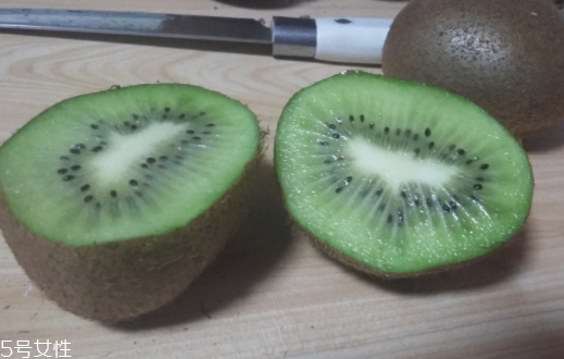 綠心獼猴桃硬的能吃嗎？硬的綠心獼猴桃能吃嗎？