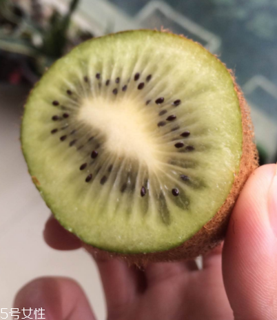 綠心獼猴桃含葉酸嗎？綠心獼猴桃里面有葉酸嗎？