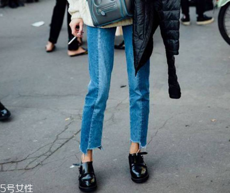 腿粗穿什么牛仔褲顯瘦？腿粗適合穿什么樣的牛仔褲？