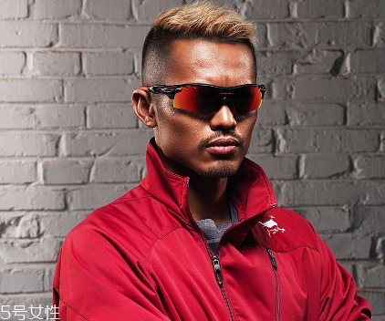 oakley眼鏡真假辨別 歐克利眼鏡怎么辨別真假？