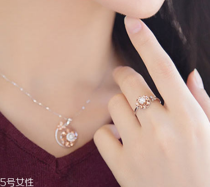 金大福和老鳳祥哪個(gè)好？金大福和老鳳祥品牌對(duì)比