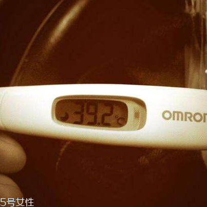 體溫計是熱脹冷縮嗎？體溫計原理