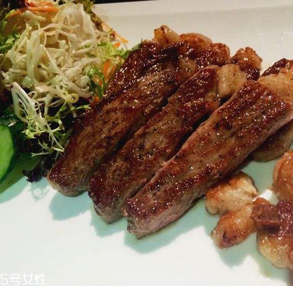 西冷牛排如何腌制肉嫩？西冷牛排腌制方法