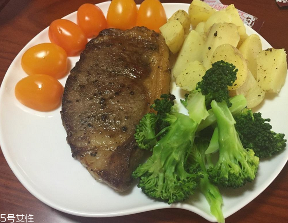 西冷牛排有肥肉嗎？西冷牛排是瘦肉嗎？