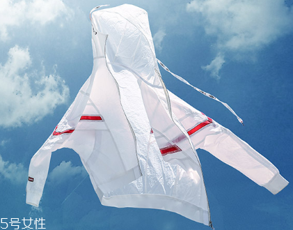 防曬衣里面穿什么？防曬衣里面怎么搭配？