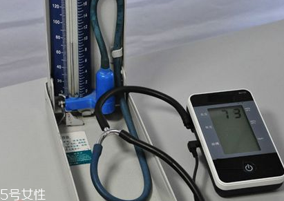 血壓計能用充電電池嗎？