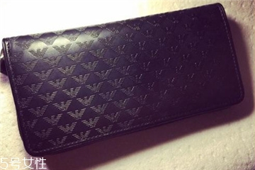 阿瑪尼錢包貴嗎？阿瑪尼錢包專柜價格