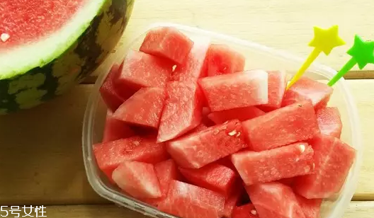 西瓜汁怎么洗掉？怎樣避免西瓜汁弄臟衣物？
