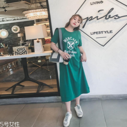 綠色連衣裙怎么搭配？綠色連衣裙搭配圖片