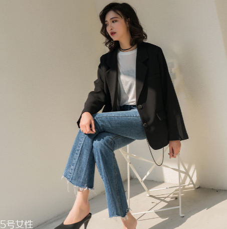 喇叭褲怎么搭配顯腿長(zhǎng)？喇叭褲怎么穿顯高？