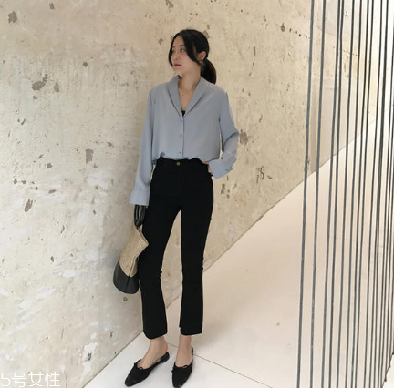 喇叭褲怎么搭配顯腿長(zhǎng)？喇叭褲怎么穿顯高？