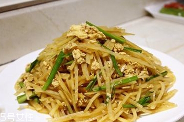 土豆絲炒雞蛋的做法 土豆絲炒雞蛋怎么做？