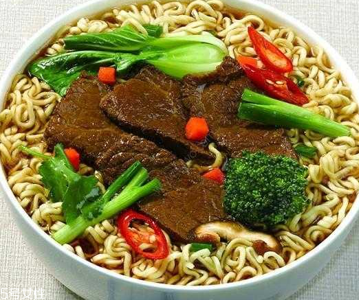方便面加牛奶好吃嗎？牛奶方便面是黑暗料理嗎？