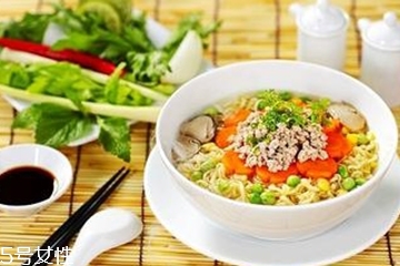 方便面加牛奶好吃嗎？牛奶方便面是黑暗料理嗎？