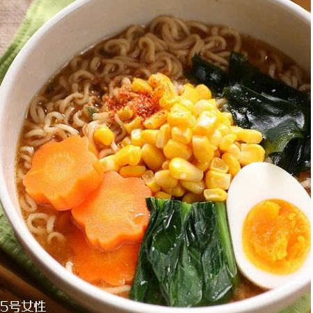 方便面加牛奶好吃嗎？牛奶方便面是黑暗料理嗎？