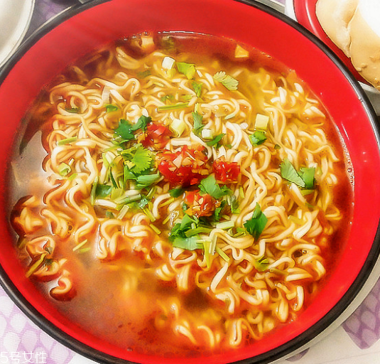 方便面和米飯哪個(gè)熱量高？方便面和米飯哪個(gè)更容易長(zhǎng)胖？