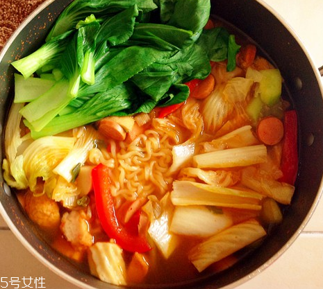 方便面和米飯哪個(gè)熱量高？方便面和米飯哪個(gè)更容易長(zhǎng)胖？