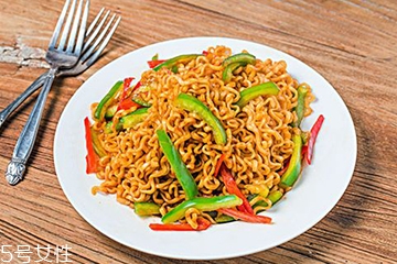 方便面是不是零食？方便面是不是發(fā)物？