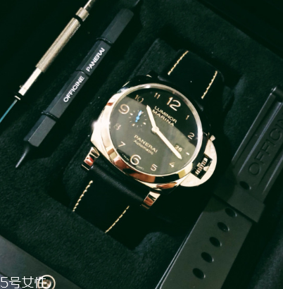 手表上弦是轉(zhuǎn)哪個方向？手表上弦是順時針還是逆時針？