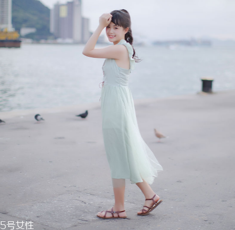 什么顏色連衣裙顯白？連衣裙什么顏色最顯白？