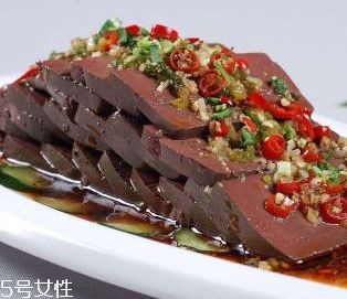 雞血弄衣服上了怎么辦？雞血洗得干凈嗎？