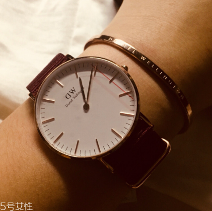 手表按鈕水下可以用嗎？手表按鈕在水下能按嗎？