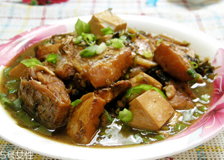 青魚肚子里有蝦能吃嗎？青魚吃蝦嗎？