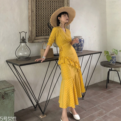 黃皮適合什么顏色裙子？什么顏色裙子適合黃皮女生？