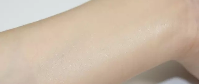 雅詩蘭黛和蘭蔻粉底哪個好？