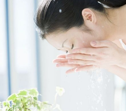 敏感肌能用洗面奶嗎？適合敏感肌用的洗面奶