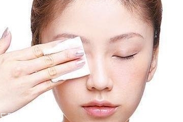 敏感肌用卸妝水還是卸妝油？