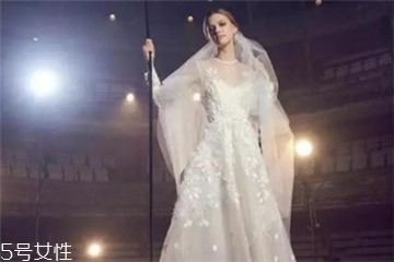 婚紗什么顏色好？婚紗買(mǎi)哪種顏色好？