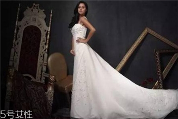 婚紗什么時候定？婚紗提前多長時間定？