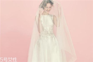 婚紗上的紅酒怎么處理？婚紗沾上紅酒怎么洗掉？