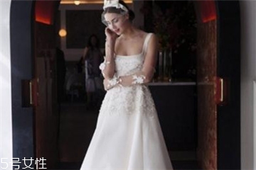 婚紗里面穿什么內衣？婚紗里面怎么穿內衣？