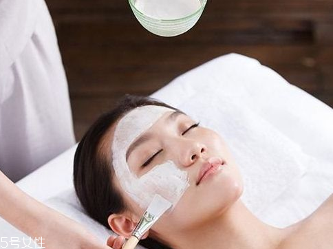 干皮臉上掉皮怎么辦？臉特別干脫皮怎么辦？