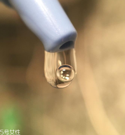 油皮能用精華嗎？油性皮膚能用精華液嗎？