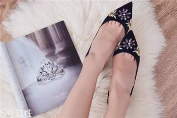 婚鞋可以穿黑色嗎？婚鞋穿黑色好嗎？