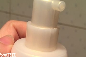 乳液會(huì)堵塞毛孔嗎？乳液會(huì)讓毛孔堵塞嗎？
