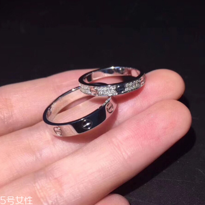 婚戒是男左女右嗎？婚戒應該戴左手還是右手？