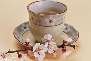 梅花可以泡水喝嗎？梅花泡水的功效