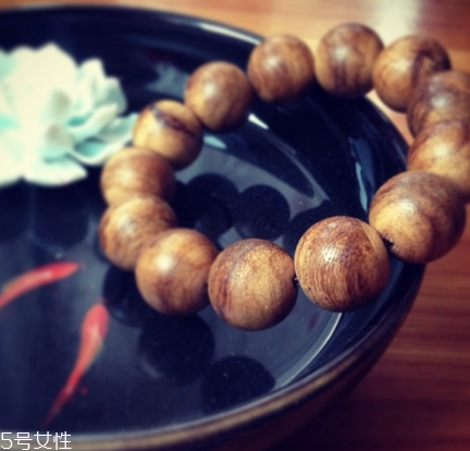 沉香手串可以用水洗嗎？沉香手串能沾水嗎？