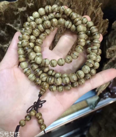 沉香手串可以用水洗嗎？沉香手串能沾水嗎？