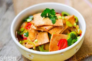 白胡椒是辣椒嗎？白胡椒辣嗎？