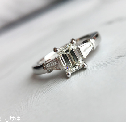 鉆戒為什么白天不閃？鉆戒白天不閃是什么原因？